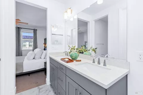 Bath - 336 Pear Tree Ter #C, Napa, CA 94558 photo 4 of 7