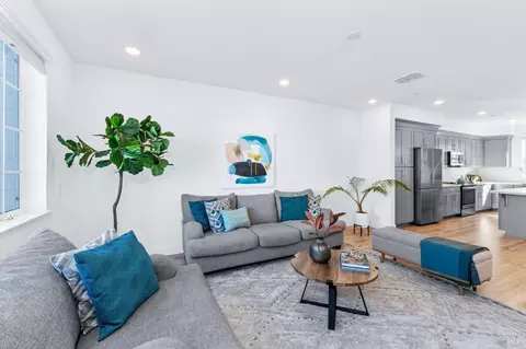 Living - 336 Pear Tree Ter #C, Napa, CA 94558 photo 2 of 4
