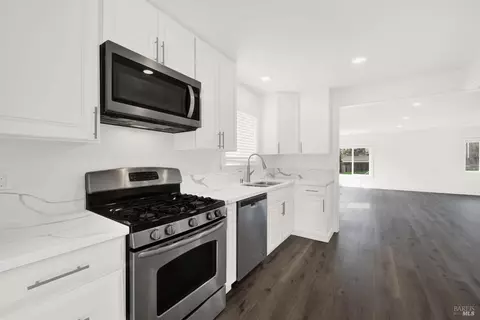 Kitchen - 400 E N St, Benicia, CA 94510 photo 5 of 7