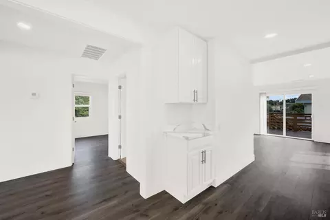 Entry Way - 400 E N St, Benicia, CA 94510 photo 2 of 3