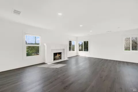 Living - 400 E N St, Benicia, CA 94510 photo 1 of 3