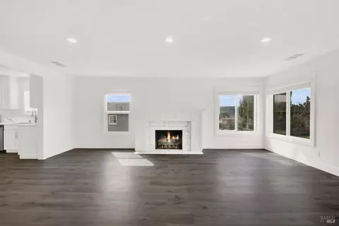 Living - 400 E N St, Benicia, CA 94510 photo 2 of 3