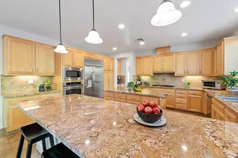 Kitchen - 711 Adagio Dr, Fairfield, CA 94534 photo 17 of 18