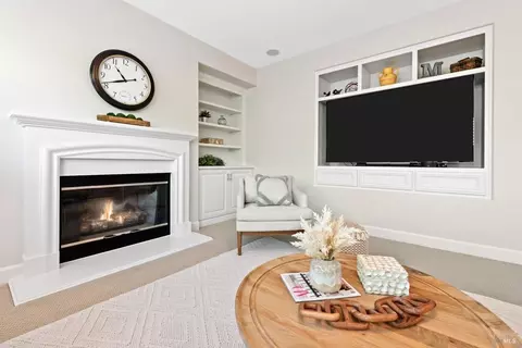 Living - 711 Adagio Dr, Fairfield, CA 94534 photo 13 of 16