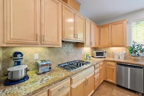 Kitchen - 711 Adagio Dr, Fairfield, CA 94534 photo 4 of 18