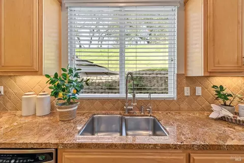 Kitchen - 711 Adagio Dr, Fairfield, CA 94534 photo 14 of 18