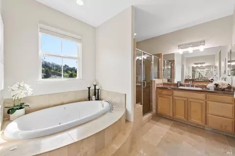 Bath - 711 Adagio Dr, Fairfield, CA 94534 photo 4 of 8