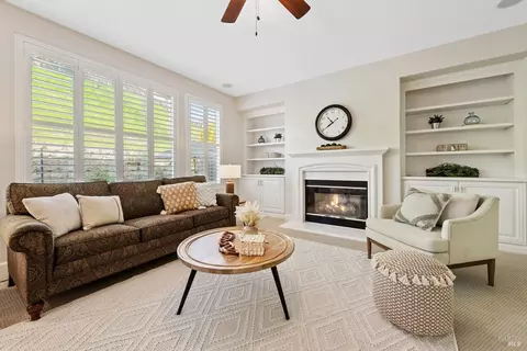 Living - 711 Adagio Dr, Fairfield, CA 94534 photo 10 of 16