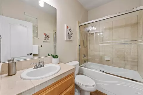 Bath - 711 Adagio Dr, Fairfield, CA 94534 photo 1 of 8