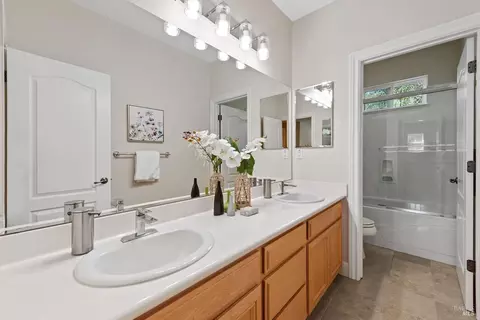 Bath - 711 Adagio Dr, Fairfield, CA 94534 photo 7 of 8