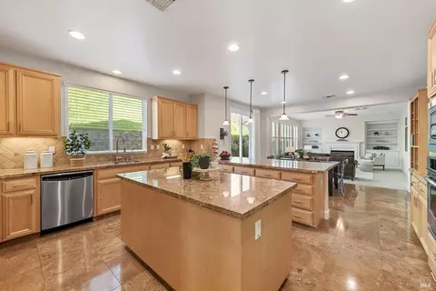 Kitchen - 711 Adagio Dr, Fairfield, CA 94534 photo 11 of 18