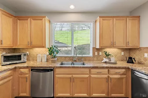 Kitchen - 711 Adagio Dr, Fairfield, CA 94534 photo 13 of 18