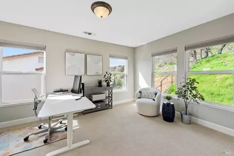 Bedroom - 711 Adagio Dr, Fairfield, CA 94534 photo 5 of 10