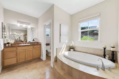 Bath - 711 Adagio Dr, Fairfield, CA 94534 photo 6 of 8