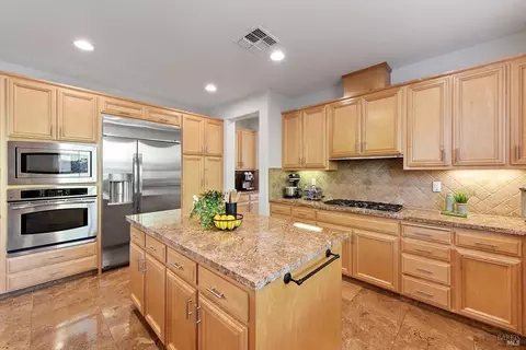Kitchen - 711 Adagio Dr, Fairfield, CA 94534 photo 7 of 18