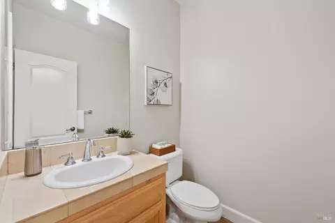 Bath - 711 Adagio Dr, Fairfield, CA 94534 photo 2 of 8