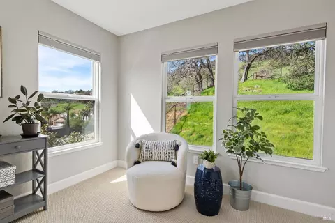 Bedroom - 711 Adagio Dr, Fairfield, CA 94534 photo 6 of 10