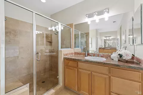 Bath - 711 Adagio Dr, Fairfield, CA 94534 photo 5 of 8
