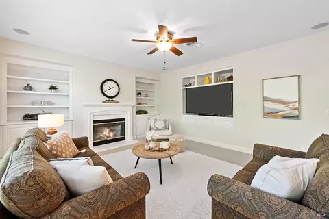 Living - 711 Adagio Dr, Fairfield, CA 94534 photo 12 of 16