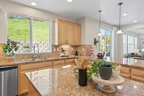 Kitchen - 711 Adagio Dr, Fairfield, CA 94534 photo 12 of 18
