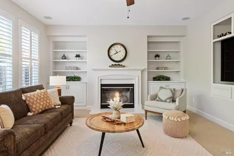 Living - 711 Adagio Dr, Fairfield, CA 94534 photo 11 of 16
