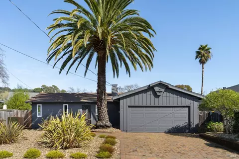 172 Deepstone Dr, San Rafael, CA 94903