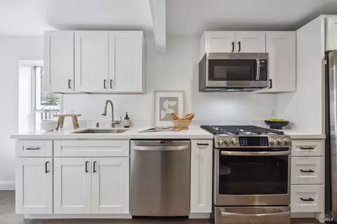 Kitchen - 480 Molino Ave, Mill Valley, CA 94941 photo 11 of 11