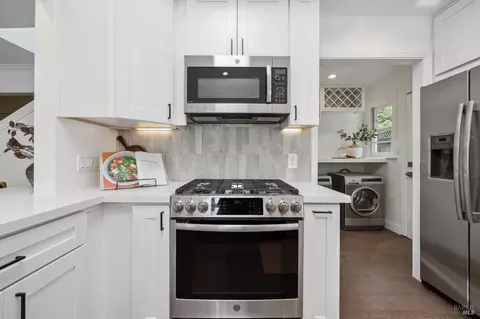 Kitchen - 480 Molino Ave, Mill Valley, CA 94941 photo 7 of 11