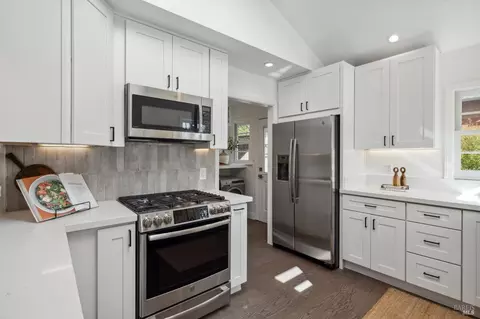 Kitchen - 480 Molino Ave, Mill Valley, CA 94941 photo 8 of 11