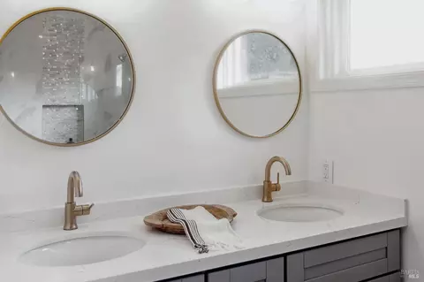 Bath - 480 Molino Ave, Mill Valley, CA 94941 photo 2 of 7