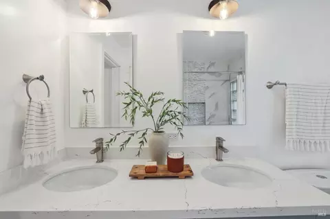 Bath - 480 Molino Ave, Mill Valley, CA 94941 photo 5 of 7