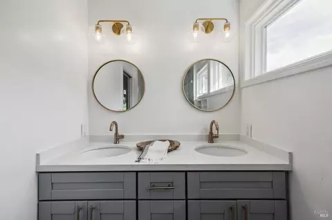 Bath - 480 Molino Ave, Mill Valley, CA 94941 photo 1 of 7