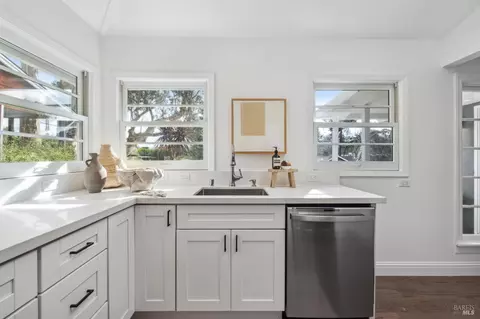 Kitchen - 480 Molino Ave, Mill Valley, CA 94941 photo 5 of 11