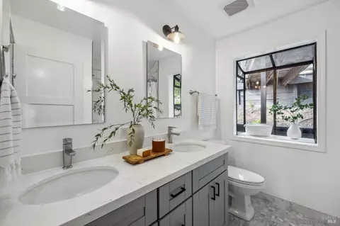 Bath - 480 Molino Ave, Mill Valley, CA 94941 photo 4 of 7