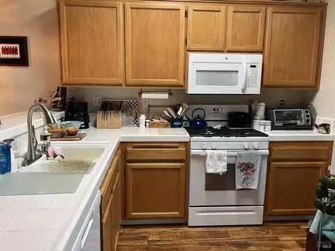 536 Wicklow Dr, Vacaville, CA 95688 photo 3