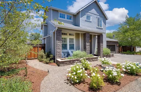 704 Hunt Ave, Saint Helena, CA 94574