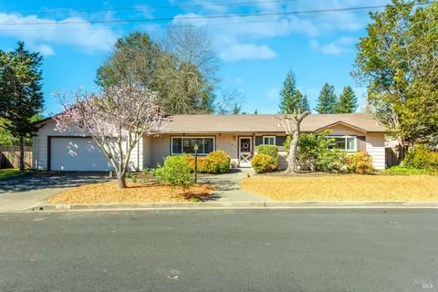 131 Hatona Dr, Santa Rosa, CA 95403