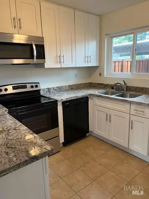 588 Racquet Club Cir, Rohnert Park, CA 94928