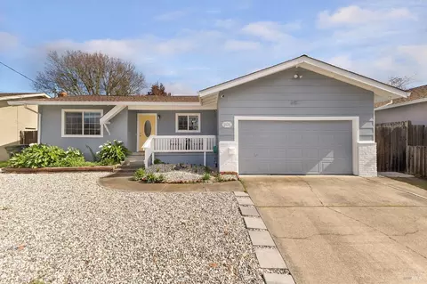 2420 Tamarisk Dr, Santa Rosa, CA 95405