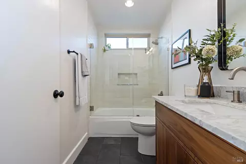 Bath - 502 Cooper Dr, Benicia, CA 94510 photo 3 of 4