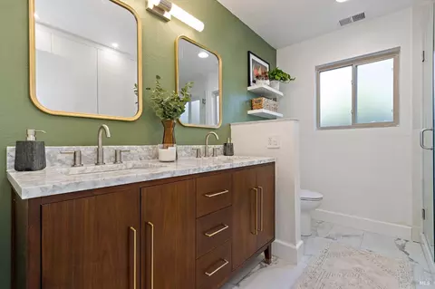 Bath - 502 Cooper Dr, Benicia, CA 94510 photo 2 of 4