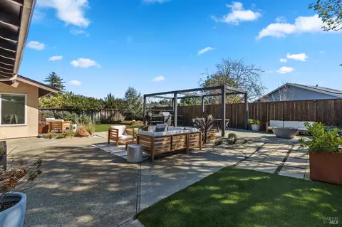 Exterior - 502 Cooper Dr, Benicia, CA 94510 photo 10 of 15