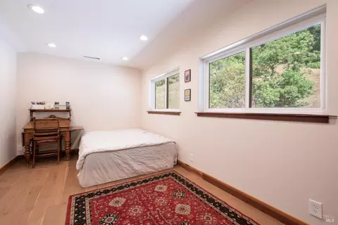Bedroom - 13500 Branscomb Rd, Branscomb, CA 95417 photo 3 of 5