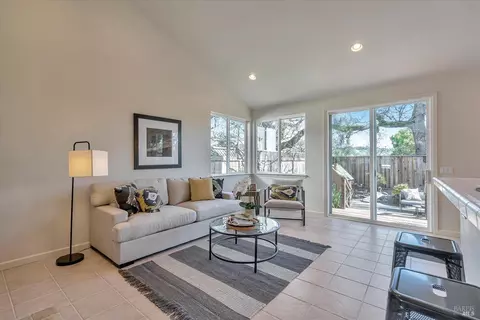 Living - 8814 Holly Leaf Dr, Windsor, CA 95492 photo 4 of 7
