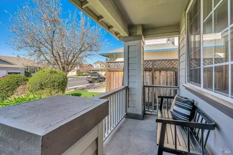 Exterior - 8814 Holly Leaf Dr, Windsor, CA 95492 photo 6 of 15