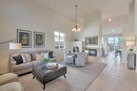 Living - 8814 Holly Leaf Dr, Windsor, CA 95492 photo 1 of 7