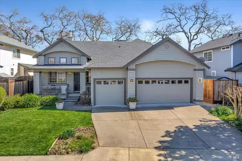 Exterior - 8814 Holly Leaf Dr, Windsor, CA 95492 photo 2 of 15