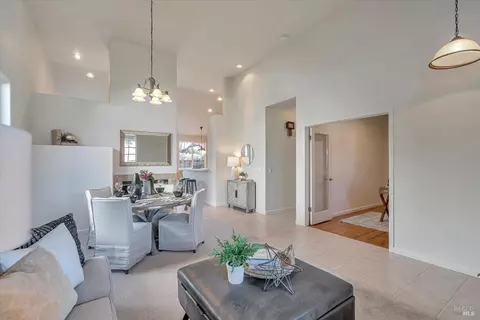 Living - 8814 Holly Leaf Dr, Windsor, CA 95492 photo 2 of 7