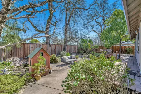 Exterior - 8814 Holly Leaf Dr, Windsor, CA 95492 photo 4 of 15