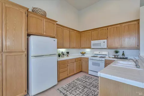 Kitchen - 8814 Holly Leaf Dr, Windsor, CA 95492 photo 1 of 5